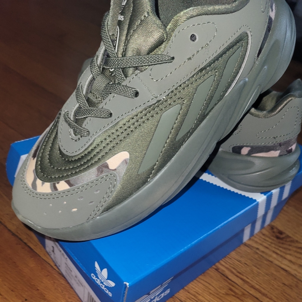 Kids sneakers